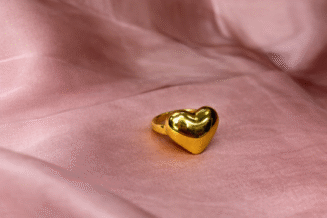 ΑΤΣΑΛΙΝΟ ΧΡΥΣΟ ΔΑΧΤΥΛΙΔΙ ΚΑΡΔΙΑ ΜΕ ΓΥΑΛΙΣΤΕΡΟ ΦΙΝΙΡΙΣΜΑ – MINIMAL STATEMENT RING