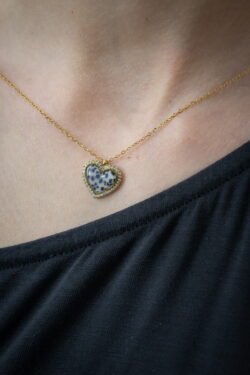 ΚΟΛΙΕ ΚΑΡΔΙΑ ANIMAL PRINT ΜΕ ΣΤΡΑΣ ΑΠΟ ΑΤΣΑΛΙ