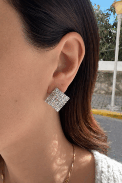 ΣΚΟΥΛΑΡΙΚΙΑ ΤΕΤΡΑΓΩΝΑ ΑΠΟ ΑΤΣΑΛΙ ΜΕ ΛΑΜΠΕΡΕΣ ΠΕΤΡΕΣ