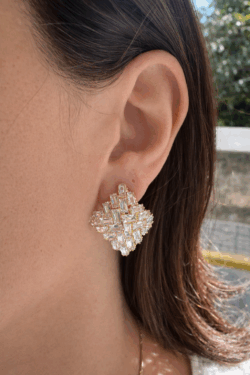 ΣΚΟΥΛΑΡΙΚΙΑ ΑΠΟ ΑΤΣΑΛΙ ΣΕ ΧΡΥΣΟ ΤΟΝΟ ΜΕ ΛΑΜΠΕΡΕΣ ΠΕΤΡΕΣ