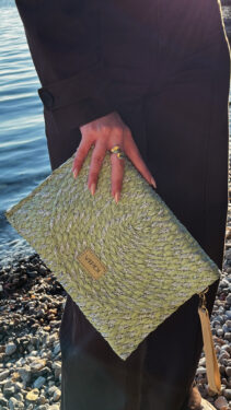 ΜΕΝΤΑ ΨΑΘΙΝΟΣ ΦΑΚΕΛΟΣ VERDE ΜΕ ΑΣΗΜΙ ΛΕΠΤΟΜΕΡΕΙΕΣ 48-0335