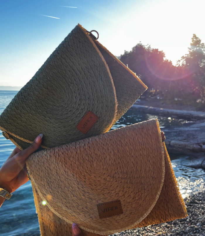 F2AB7CB7-1E16-4B98-9EF6-1C16E07FF6F1