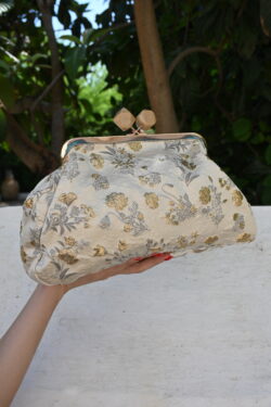FLORAL ΒΡΑΔΙΝΟ CLUTCH ΧΡΥΣΕΣ ΚΑΙ ΕΚΡΟΥ ΑΠΟΧΡΩΣΕΙΣ